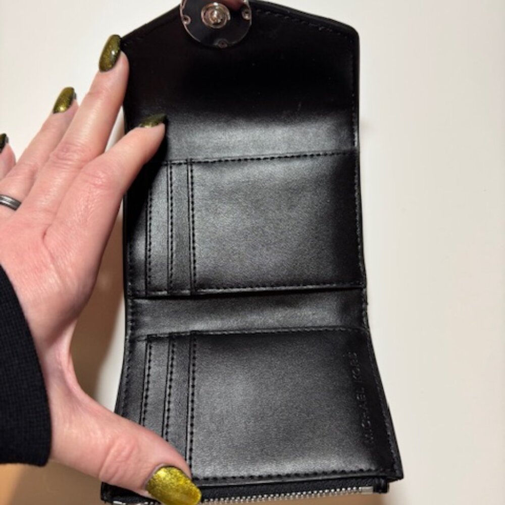 Michael Kors Carmen Medium Bifold Wallet - Black - Picture 4 of 4